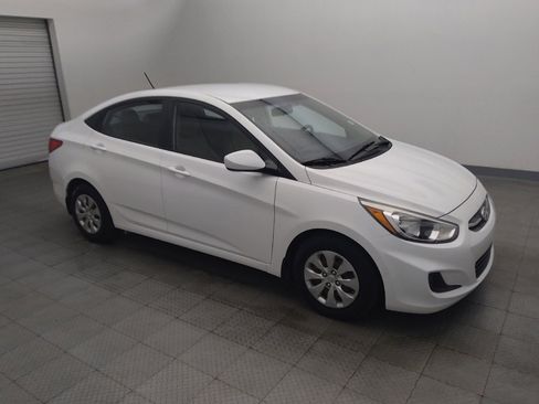 Used 2016 Hyundai Accent SE FWD image 11