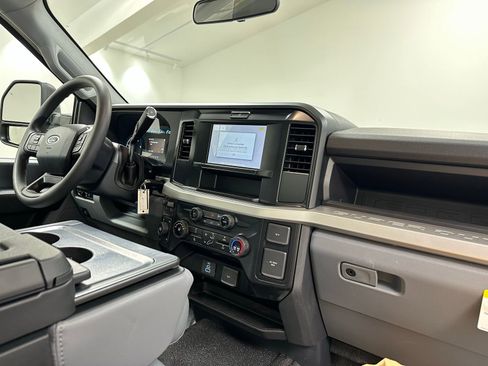 New 2025 Ford F350 XL w/ XL Chrome Package AWD/4WD image 17