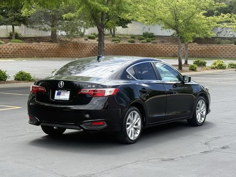 Used 2017 Acura ILX FWD image 4