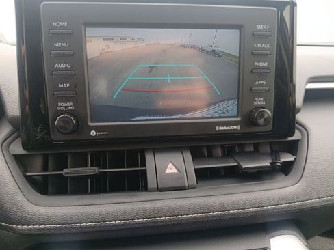 Used 2020 Toyota RAV4 LE FWD image 24