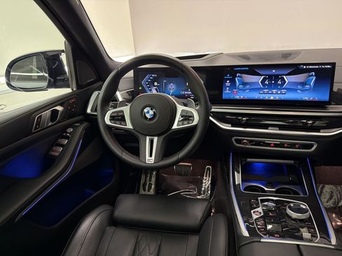 Used 2025 BMW X7 M60i AWD/4WD image 27