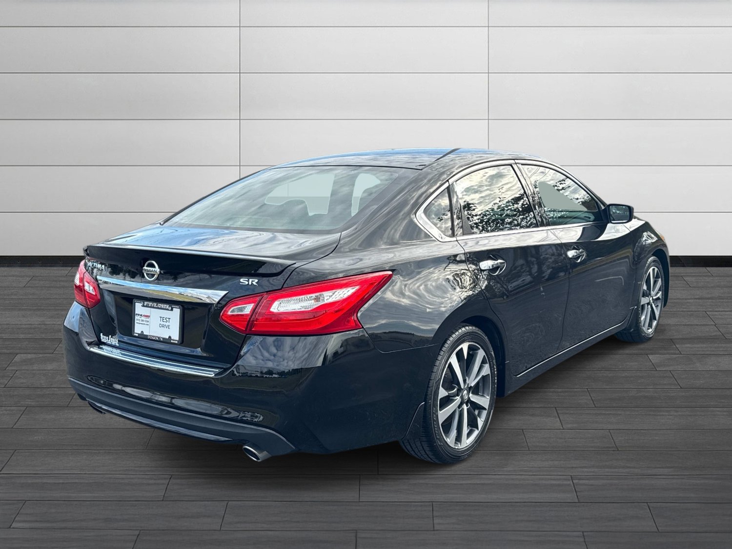 Used 2016 Nissan Altima 2.5 SR w/ Interior Lighting Package FWD image 5