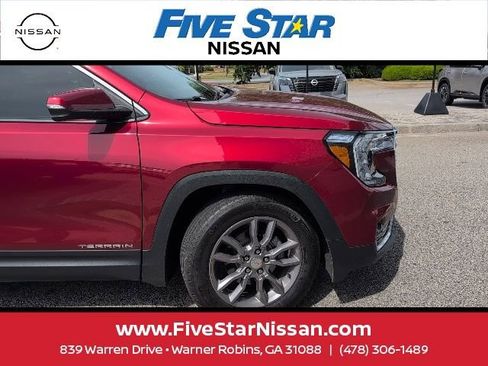 Used 2024 GMC Terrain SLT image 26