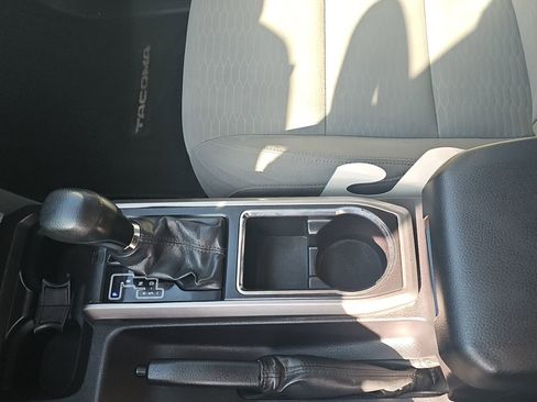 Used 2016 Toyota Tacoma SR5 w/ Towing Package image 20