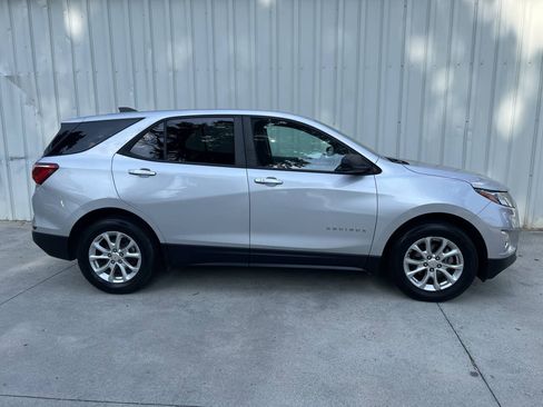 Used 2020 Chevrolet Equinox LS w/ LS Convenience Package FWD image 2