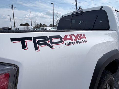 Used 2023 Toyota Tacoma TRD Off-Road w/ TRD Premium Off Road Package image 9