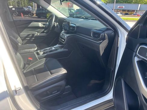 Used 2020 Ford Explorer XLT w/ Equipment Group 202A AWD/4WD image 8
