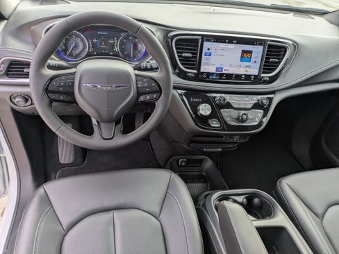 New 2026 Chrysler Pacifica Select w/ S Appearance Package image 15