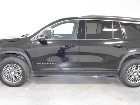 Used 2024 Chevrolet Traverse LT image 6