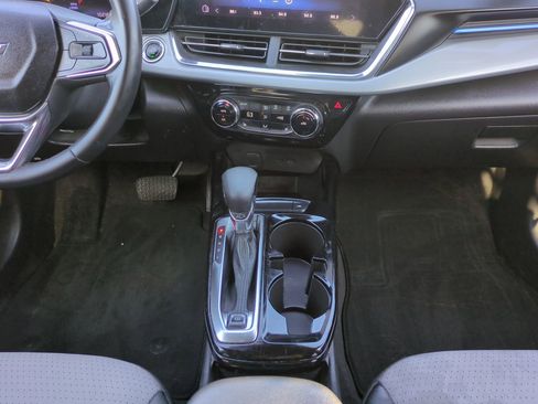 Certified 2025 Chevrolet Trax LT w/ Driver Confidence Package FWD image 19