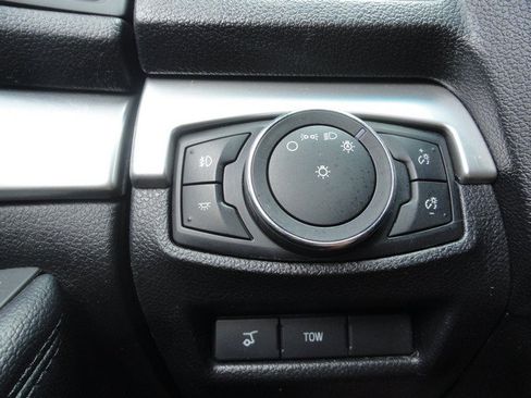 Used 2017 Ford Explorer XLT w/ Equipment Group 202A AWD/4WD image 15