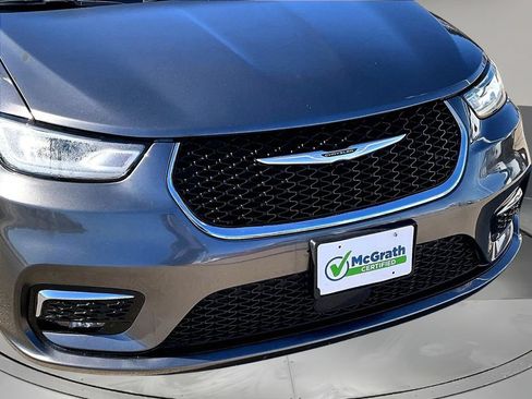 Used 2023 Chrysler Pacifica Touring-L FWD image 31