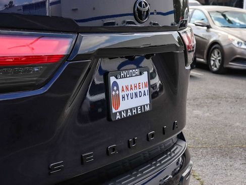 Used 2025 Toyota Sequoia Platinum image 10