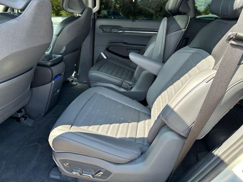 Used 2024 Kia EV9 Land image 14