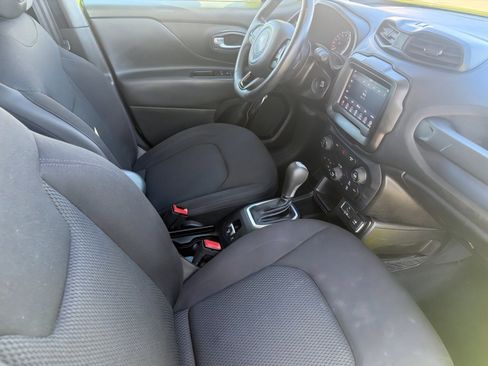 Used 2018 Jeep Renegade Altitude image 12