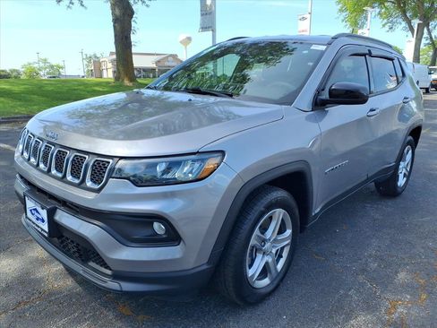 Used 2024 Jeep Compass Latitude AWD/4WD image 3