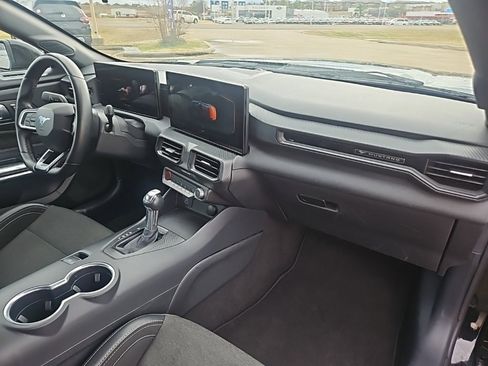 Used 2024 Ford Mustang Convertible image 13