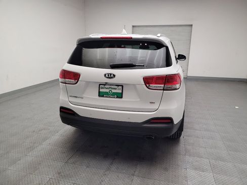 Used 2018 Kia Sorento FWD image 7
