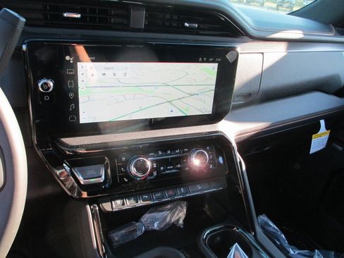 New 2026 GMC Sierra 2500 AT4 w/ AT4 Premium Plus Package image 18