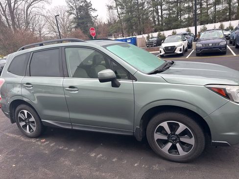 Used 2018 Subaru Forester 2.5i Limited image 2