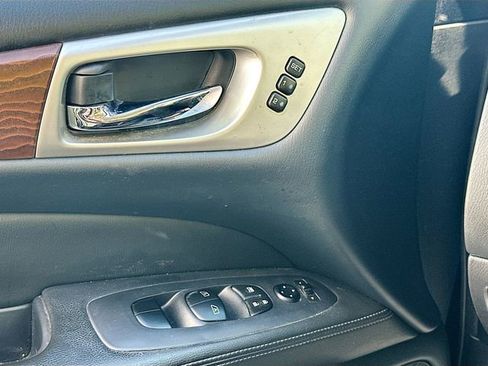 Used 2019 Nissan Pathfinder Platinum image 19