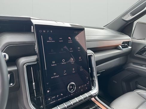 Used 2025 GMC Yukon Denali image 35