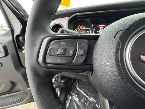 Used 2025 Jeep Wrangler Willys image 20