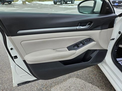 Used 2022 Nissan Altima 2.5 SV image 21