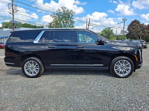 Used 2026 Cadillac Escalade ESV Luxury w/ LPO, Floor Liner Package AWD/4WD image 9