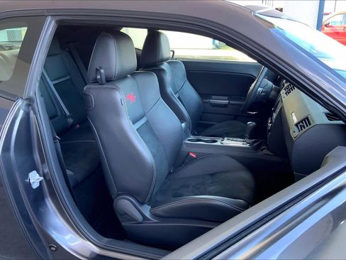 Used 2014 Dodge Challenger R/T image 9