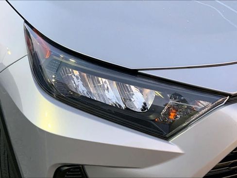 Used 2021 Toyota RAV4 LE FWD image 26