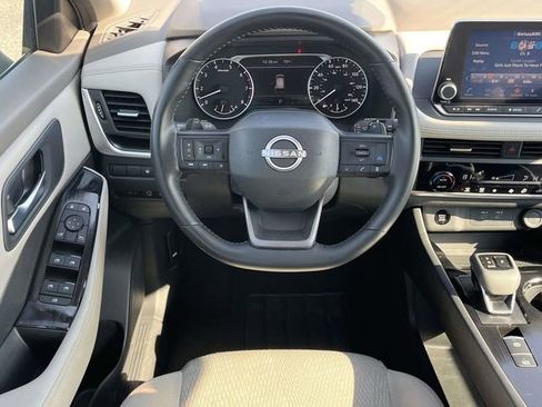 Used 2025 Nissan Rogue SV image 17