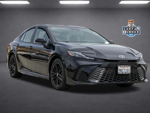 Used 2025 Toyota Camry SE FWD image 2