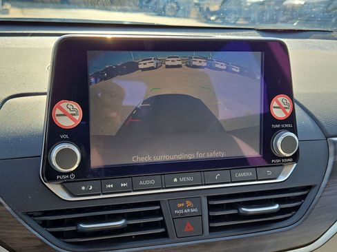 Used 2025 Nissan Altima 2.5 SV FWD image 18