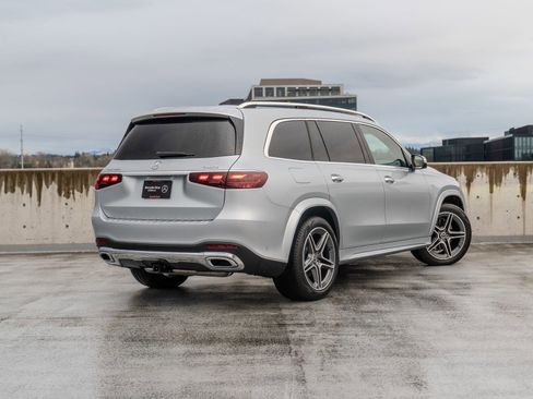 Used 2025 Mercedes-Benz GLS 450 4MATIC image 5