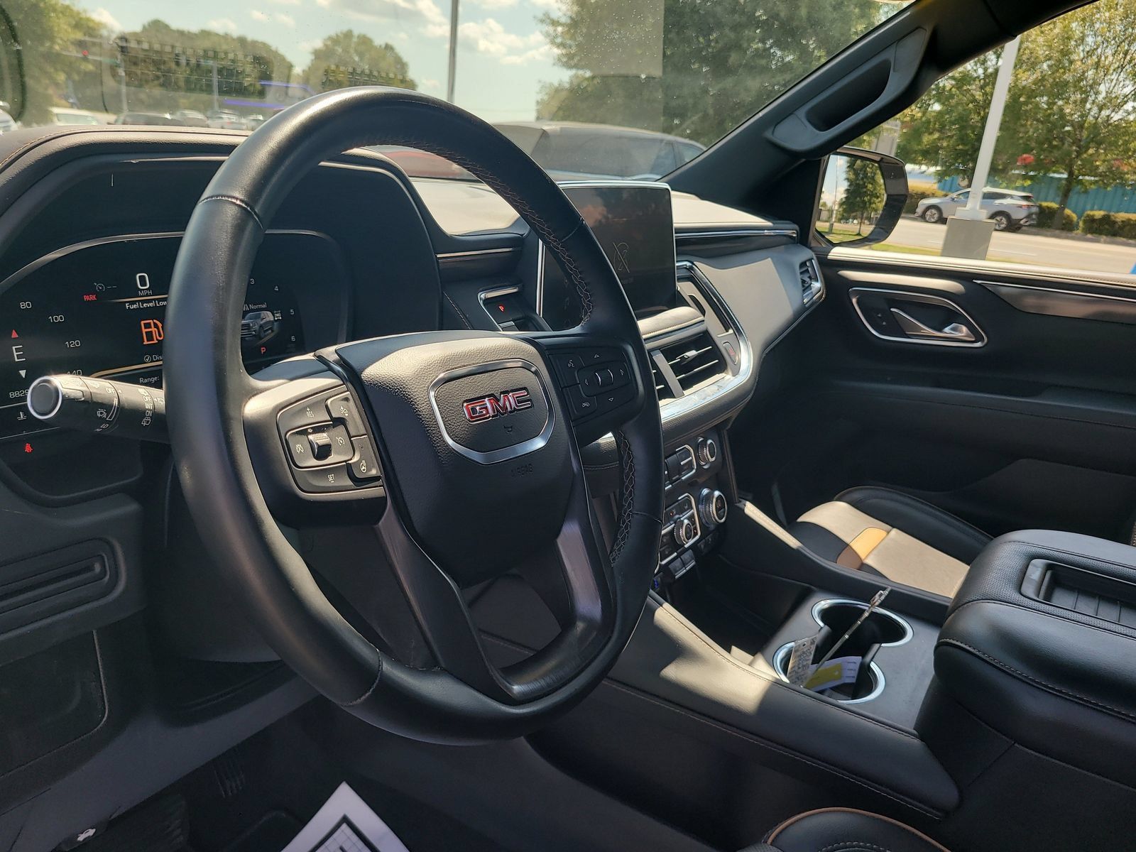 Used 2023 GMC Yukon XL AT4 AWD/4WD image 10