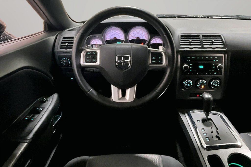 Used 2014 Dodge Challenger R/T RWD image 8