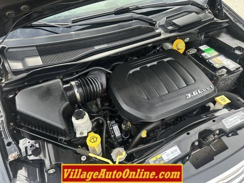 Used 2014 Chrysler Town & Country Touring FWD image 41