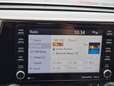 Used 2022 Toyota Highlander XLE AWD/4WD image 11