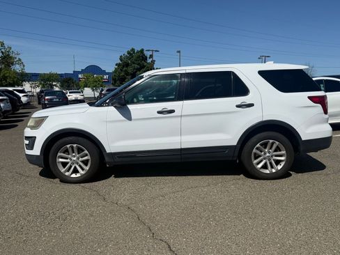 Used 2016 Ford Explorer 4WD image 2