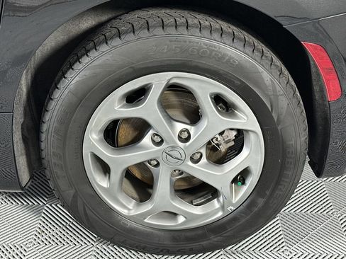Used 2023 Chrysler Pacifica Limited FWD image 10