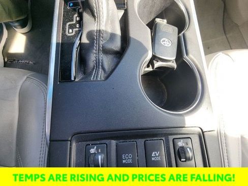 Used 2015 Toyota Camry XLE w/ Moonroof Package image 25