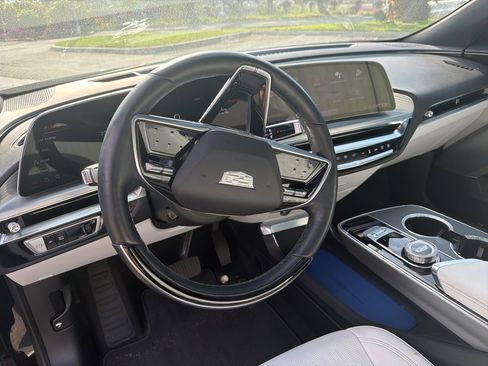 Used 2024 Cadillac Lyriq Sport image 9