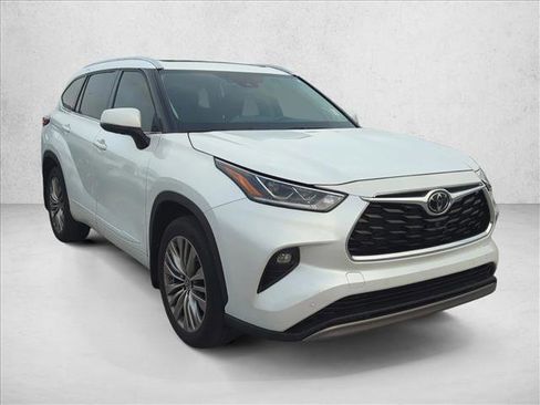 Certified 2022 Toyota Highlander Platinum image 3