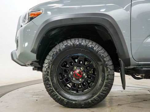 Used 2019 Toyota Tacoma TRD Off-Road w/ TRD Premium Off Road Package AWD/4WD image 23