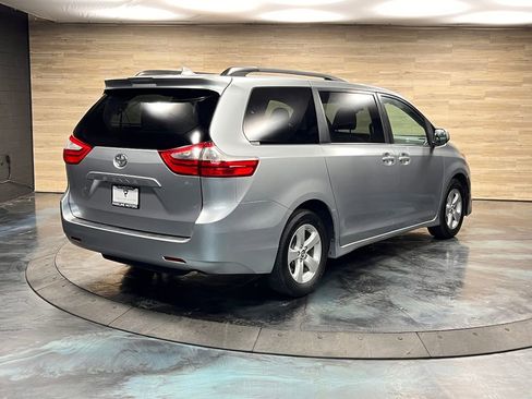 Used 2019 Toyota Sienna LE FWD image 25
