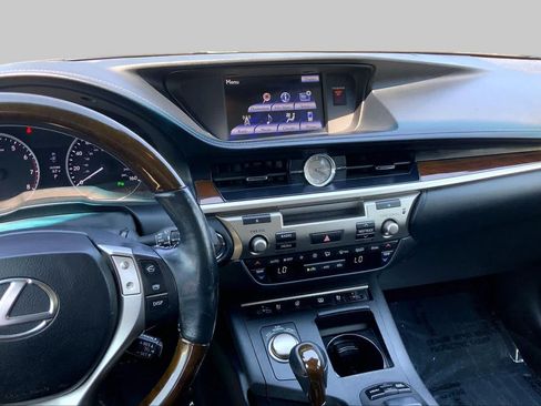 Used 2014 Lexus ES 350 w/ Luxury Package FWD image 6