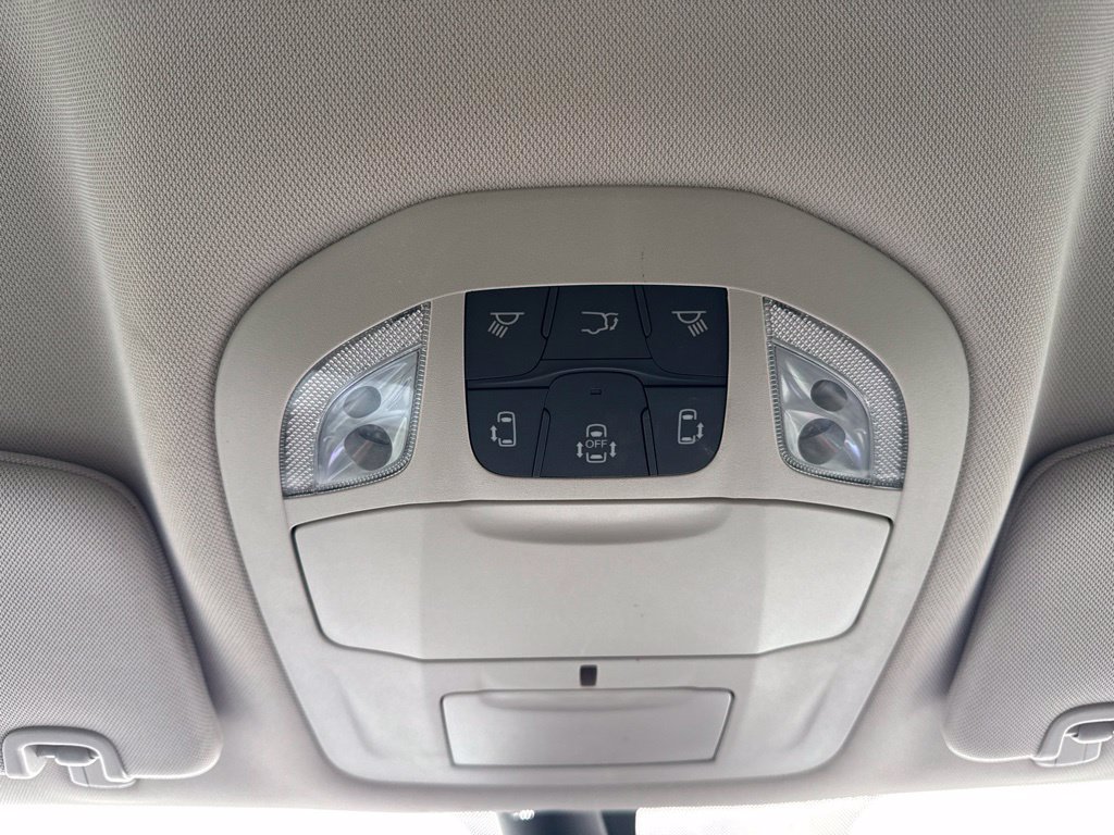 Used 2023 Chrysler Pacifica Touring-L FWD image 22