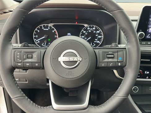 Used 2023 Nissan Rogue SV w/ SV Premium B Package AWD/4WD image 16