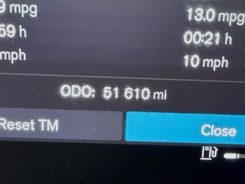 Used 2024 Volvo XC40 B5 Plus image 16